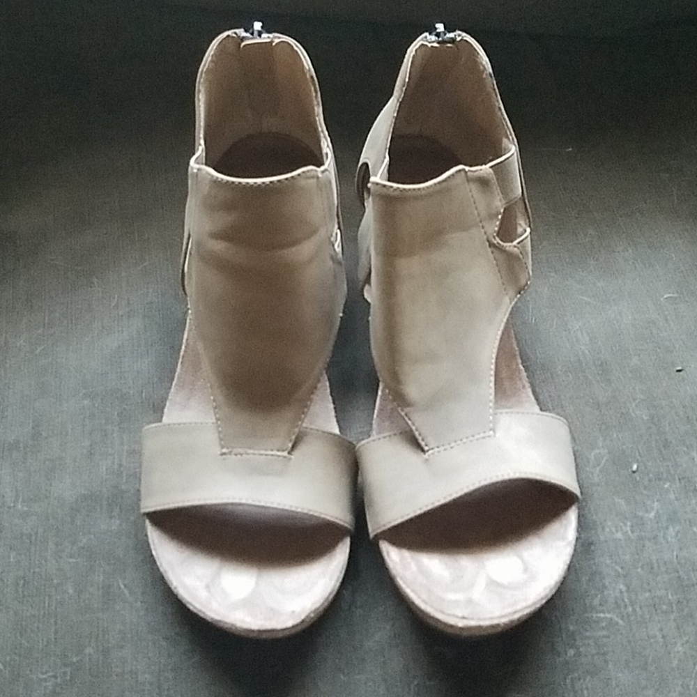 Adrienne Vittadini wedge shoes